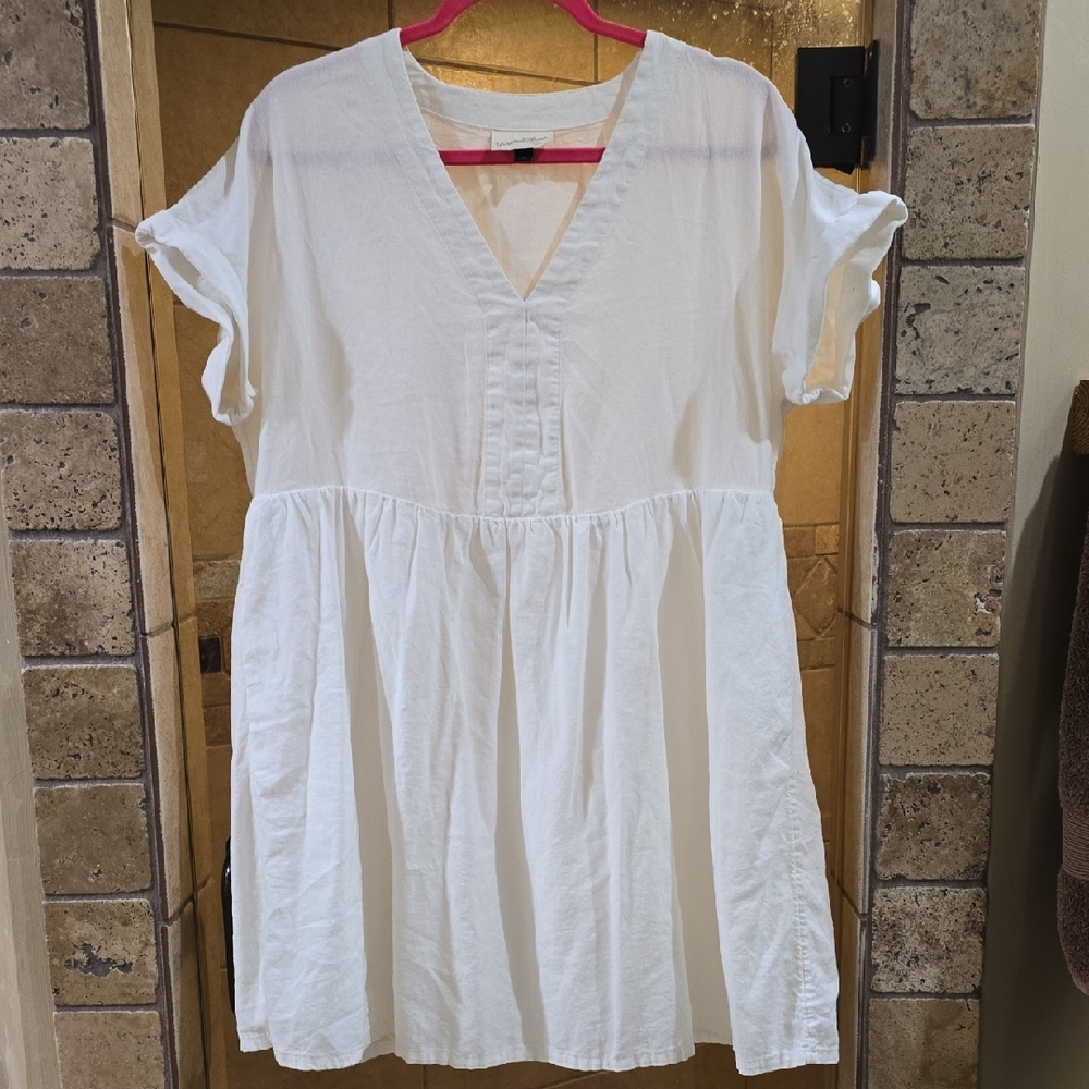 Universal Thread White Tunic with V-Neck and Flutter Sleeves